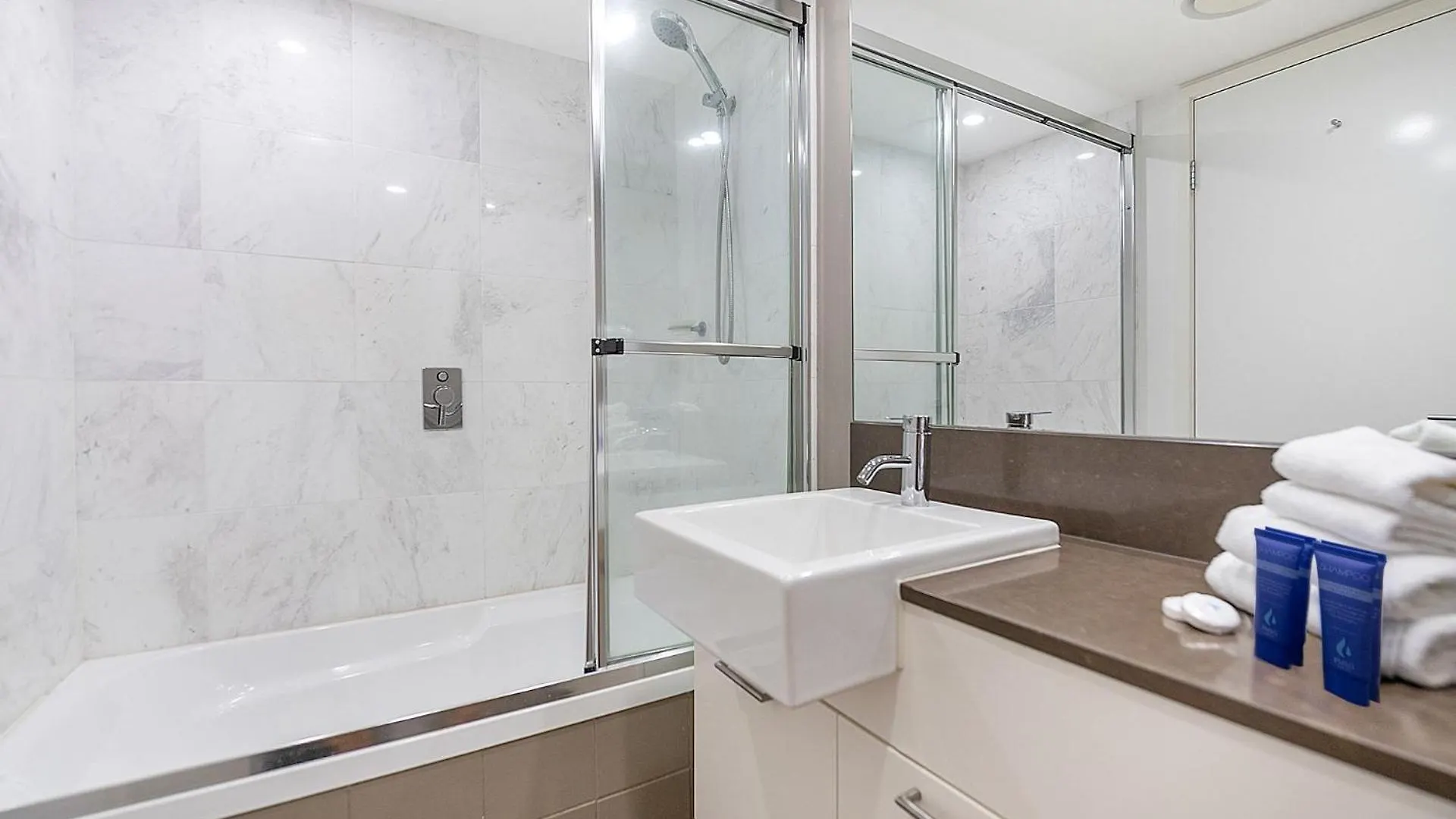 Artique 3 Bedroom Apartment Close To The Beach - Coasthm Gold Coast 0*,  Australia