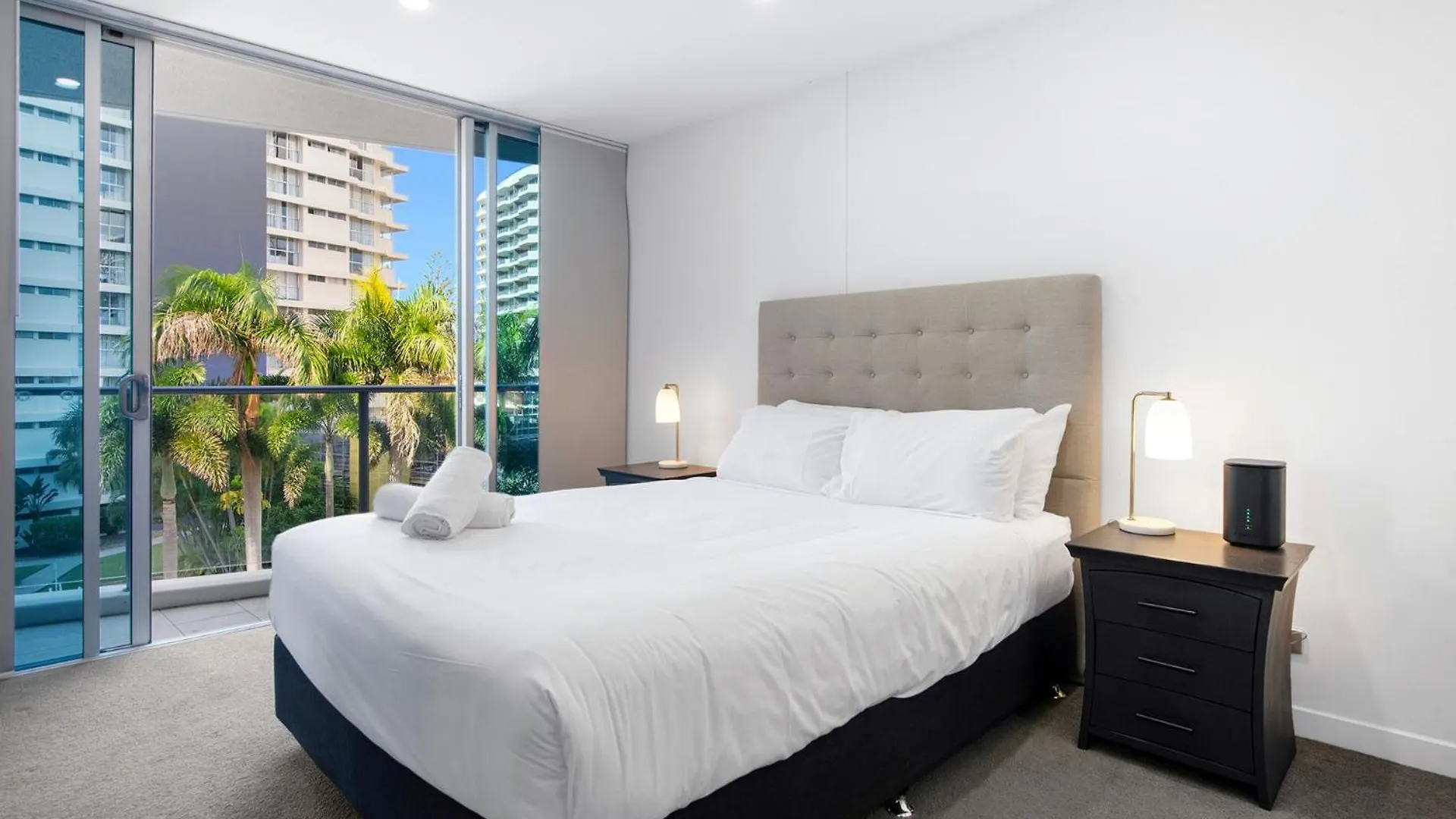 Artique 3 Bedroom Apartment Close To The Beach - Coasthm Gold Coast