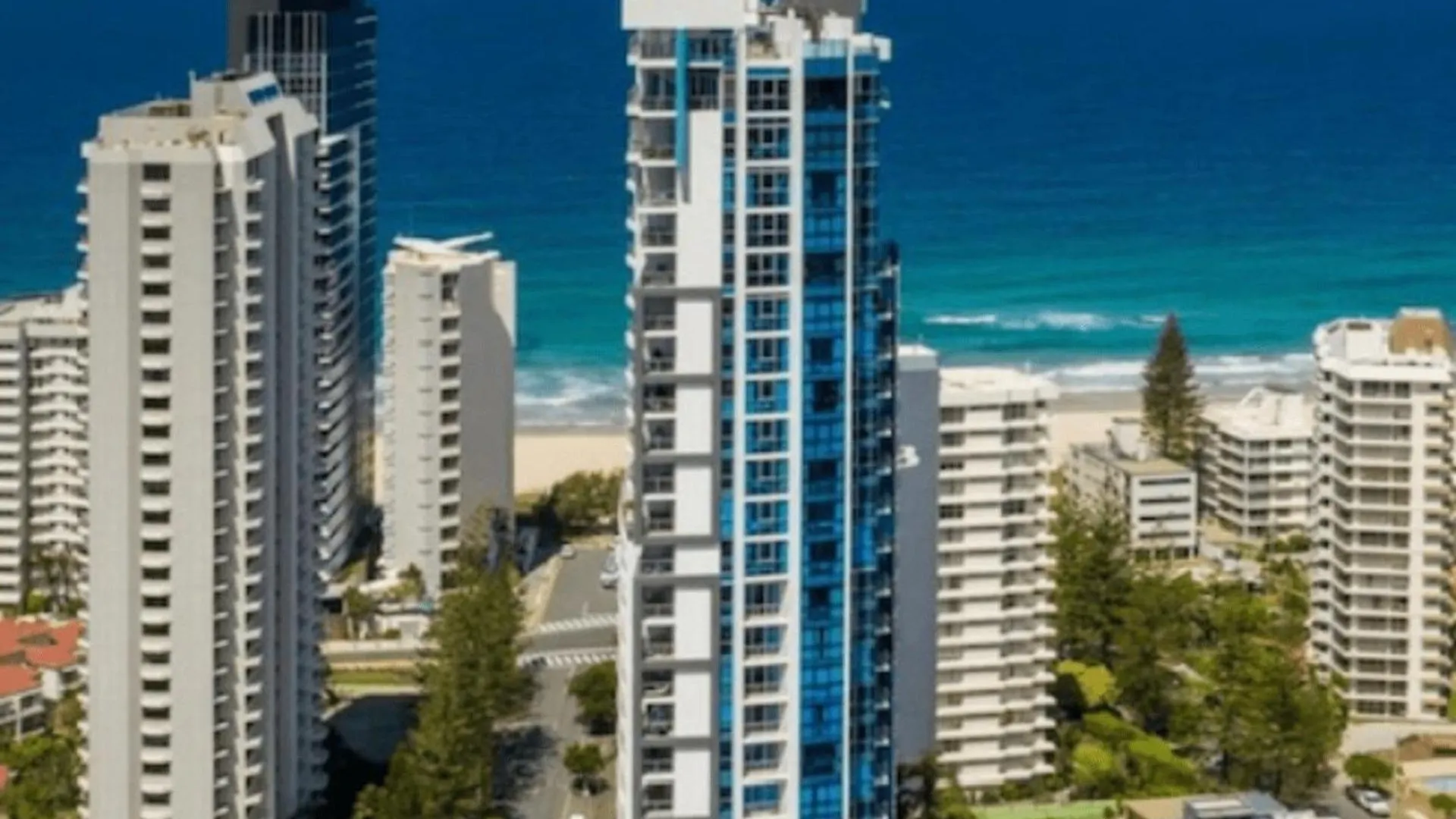Artique 3 Bedroom Apartment Close To The Beach - Coasthm Gold Coast