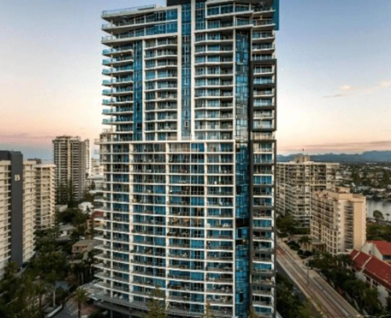Artique 3 Bedroom Apartment Close To The Beach - Coasthm Gold Coast
