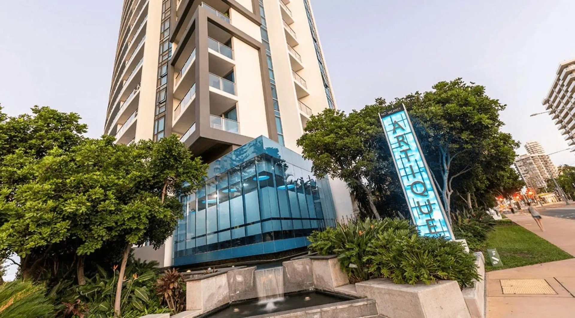 Artique 3 Bedroom Apartment Close To The Beach - Coasthm Gold Coast